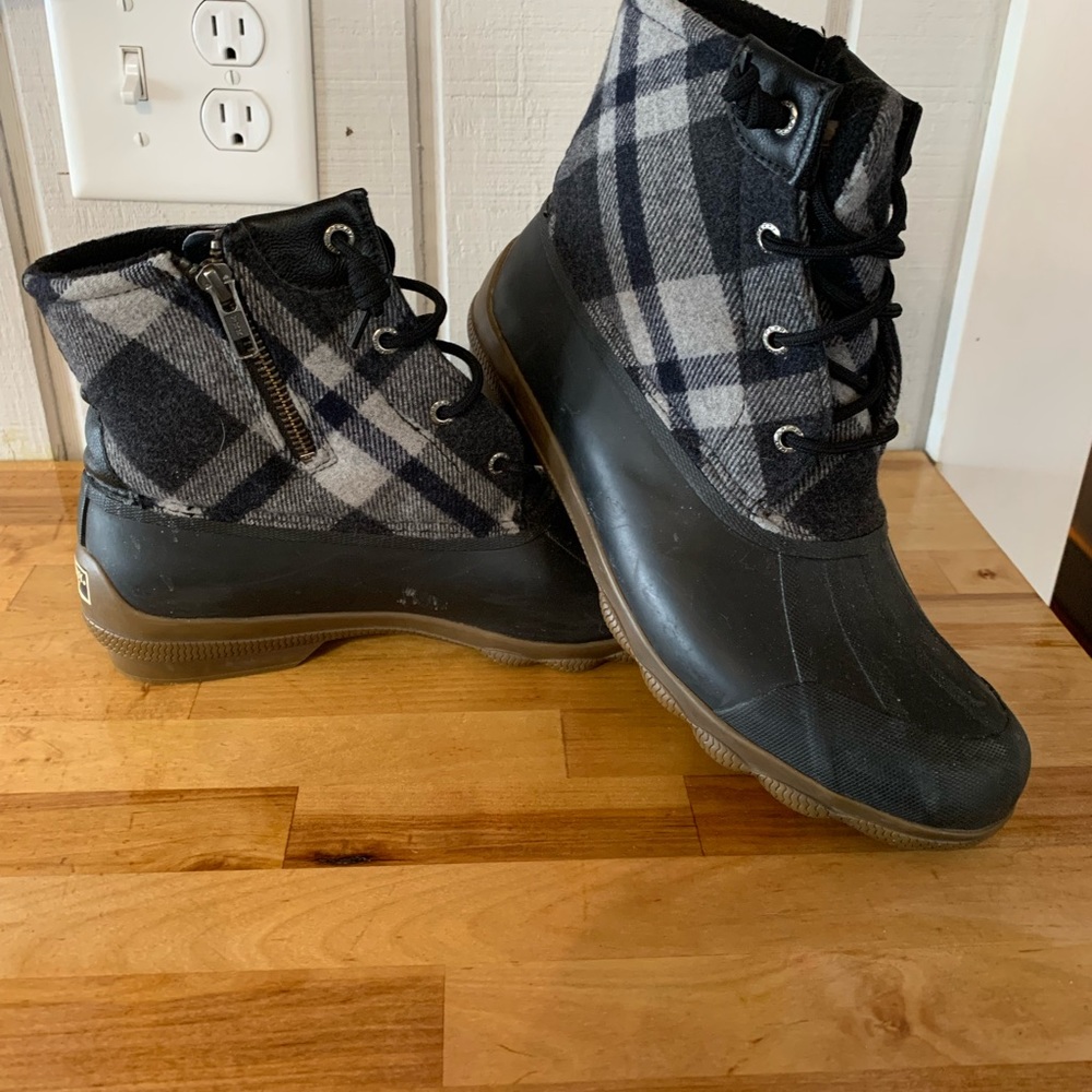 Ladies size 10 Sperry boots